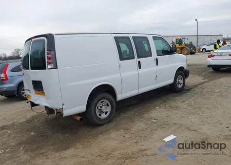 2015 Chevrolet Express 2500 Work Van z USA, uszkodzony, nr VIN 1GCWGFCF4F1228191